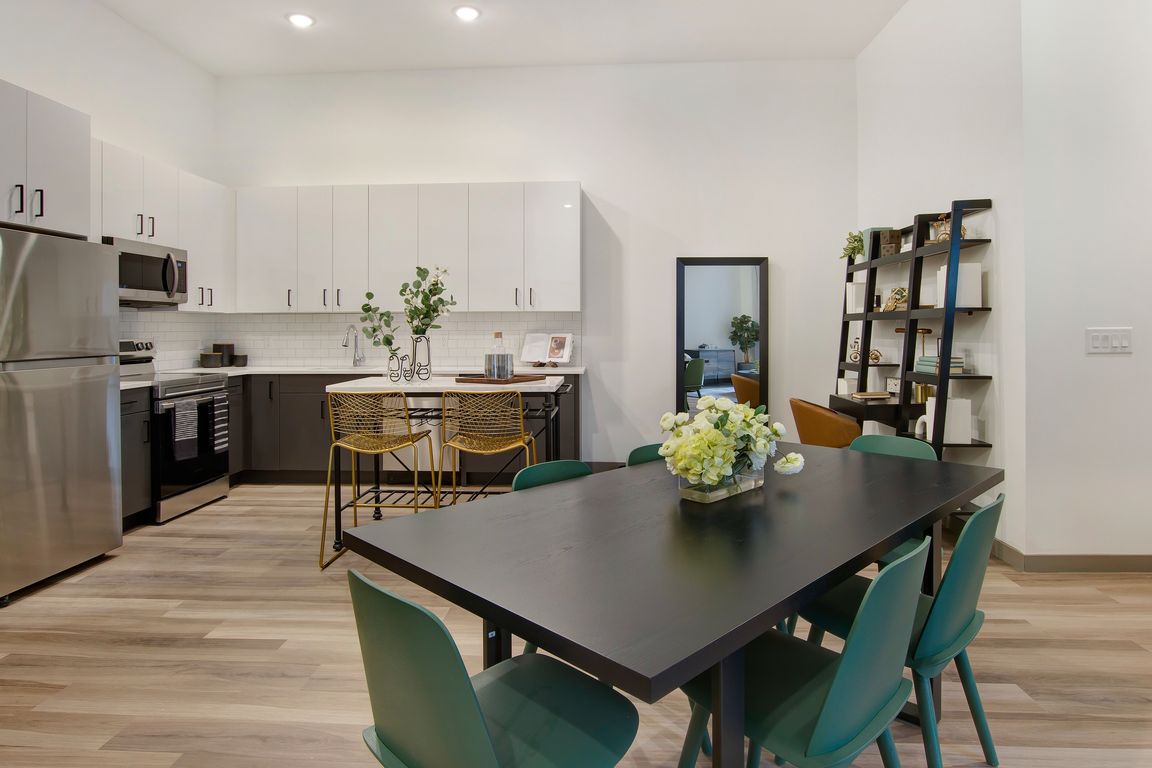 Modern home amenities include stunning kitchens outfitted with Energy Star_ stainless steel appliances, quartz countertops, elevated 9-foot ceilings, and a keyless entry system.