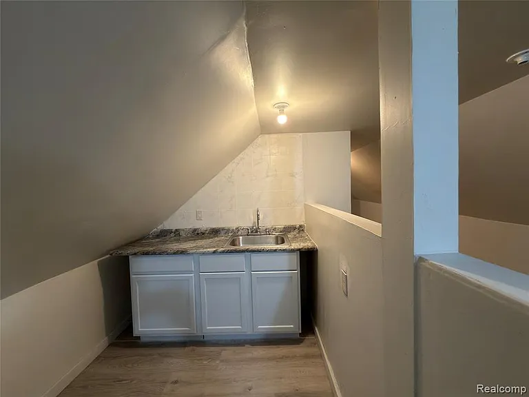 17196 Shields Ave — Photo 8