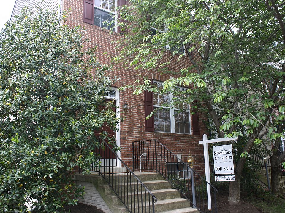 1st image of 43077 Candlewick Sq