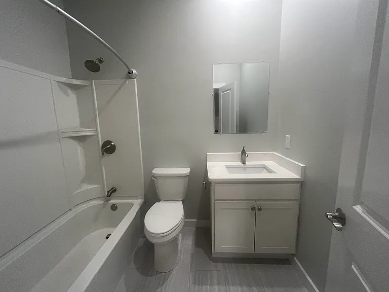157 Oak St #1R — Photo 16