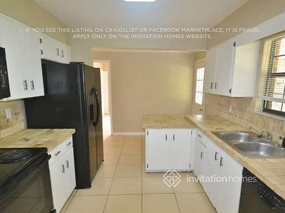 4th image of 885 Rayston St