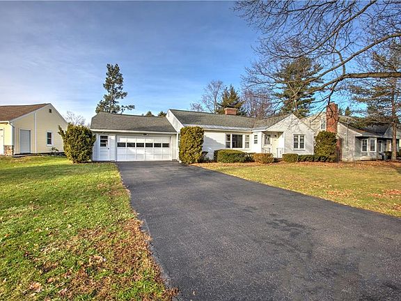 5th image of 104 Valerie Cir