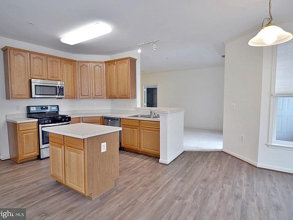 5th image of 1306 Scottsdale Dr Unit 203
