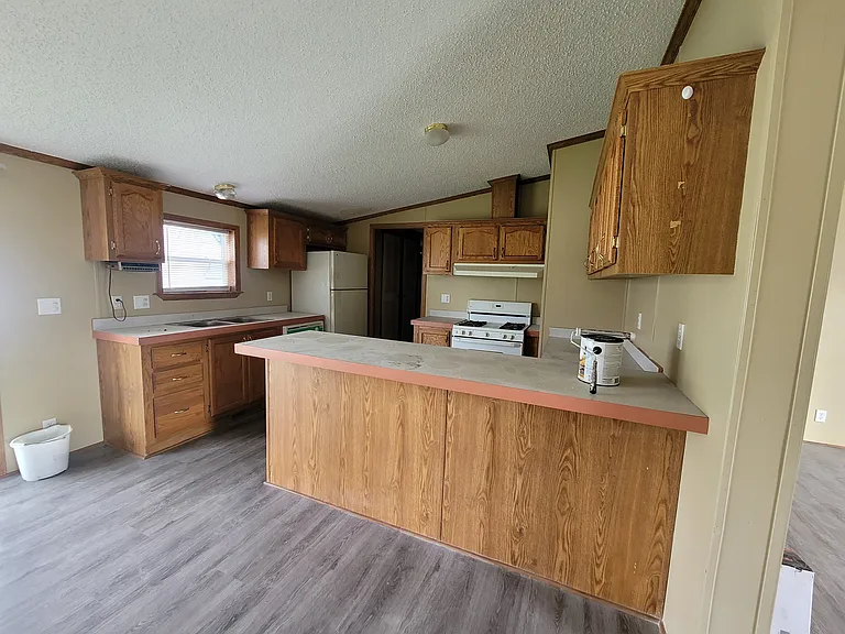 211 E 1st St #33 — Photo 6