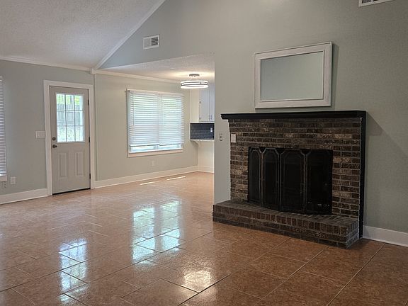 5th image of 391 Hidden Valley Dr SE