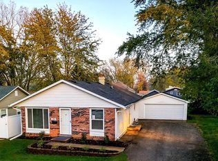 131 Walnut Ct, Mundelein, IL 60060