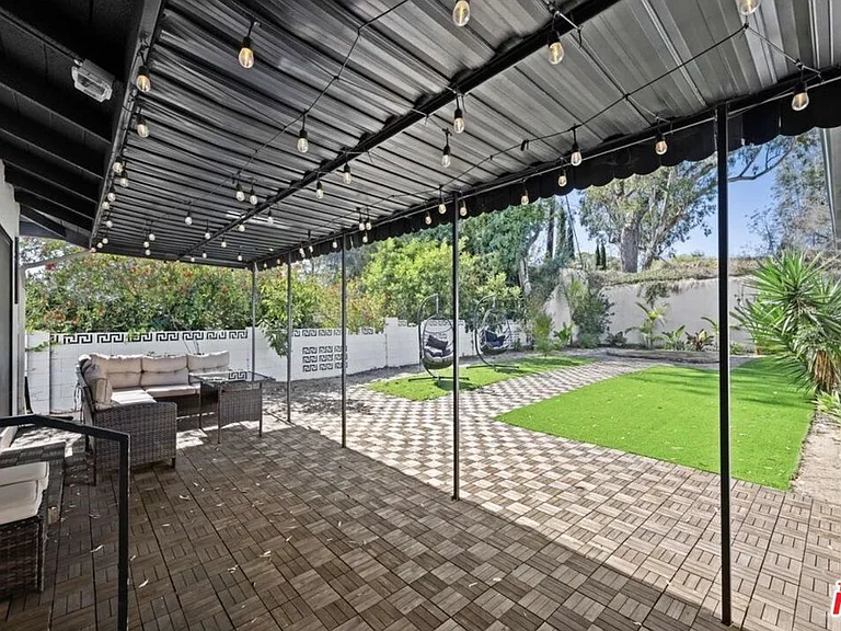 2617 S Beverly Dr — Photo 33
