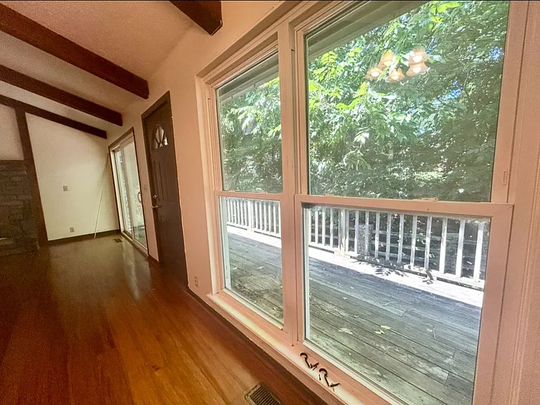 821 E Lakeside Dr — Photo 7