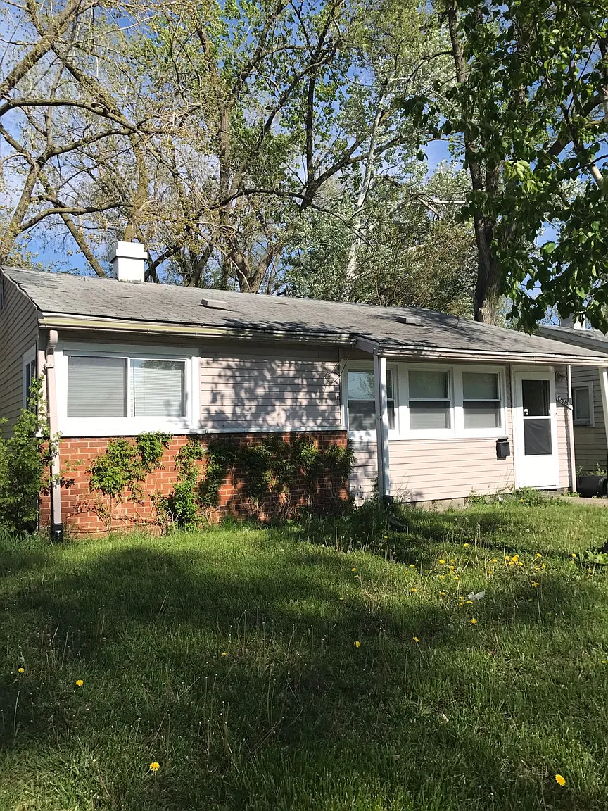 22030 Blackstone Ave photo 1