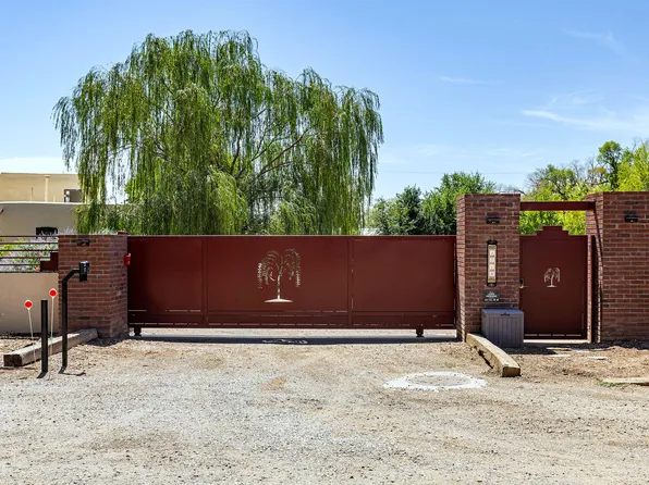 1718 Avenida Las Campanas NW, Los Ranchos, NM 87107
