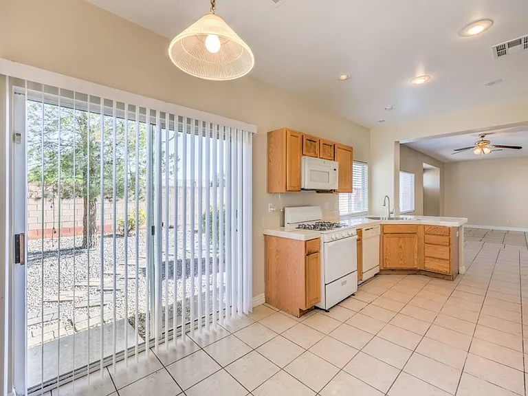 10540 Allthorn Ave — Photo 14
