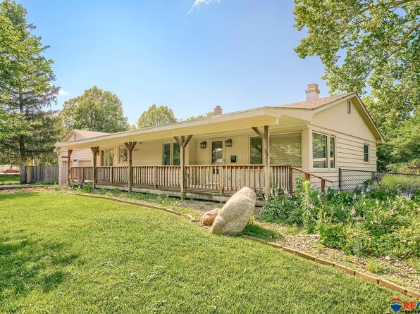 8305 Izard St, Omaha, NE 68114