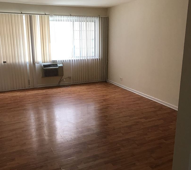 2nd image of 1405 W Sherwin Ave APT Gs