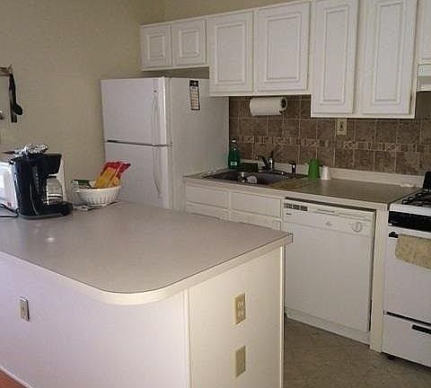 4th image of 225 Halladay St