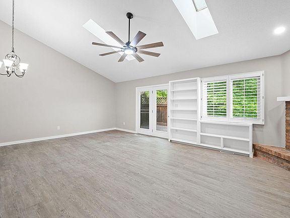 5th image of 3501 Oak Creek Pl
