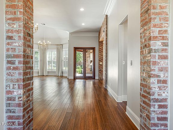 5th image of 100 Quiet Oaks Dr