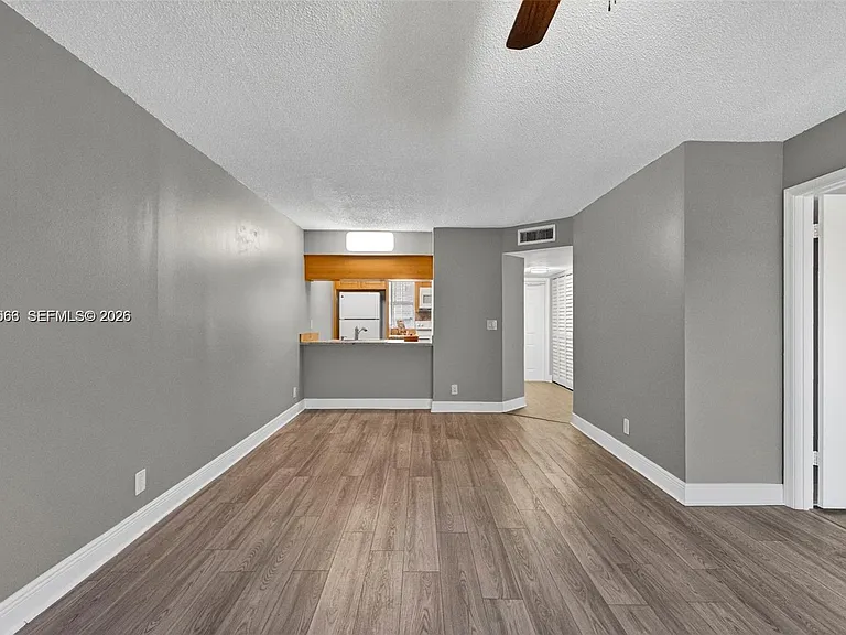 908 Twin Lakes Dr #8-C — Photo 3