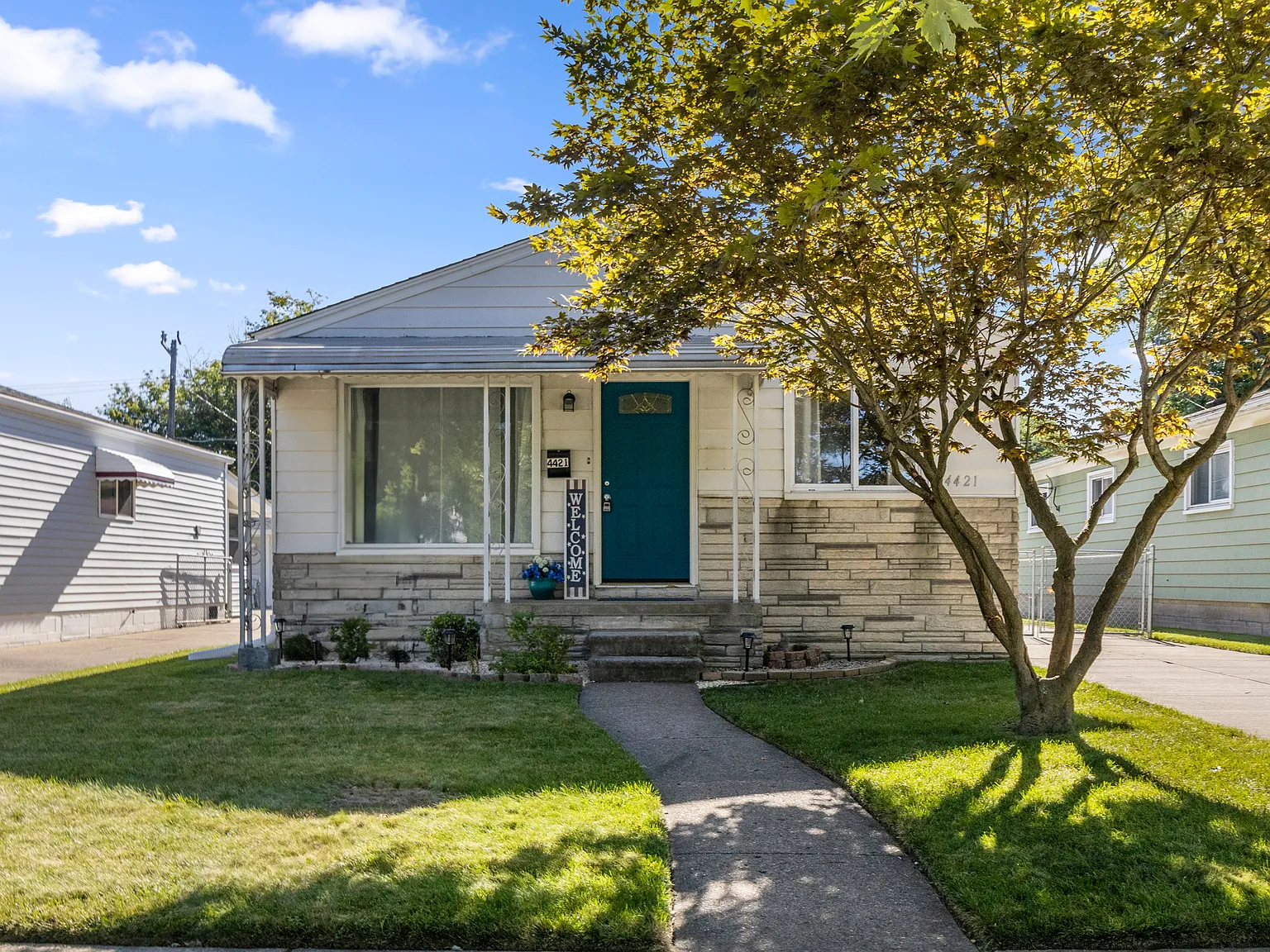 3 bed, 936 sqft, $1,700 — Photo 3