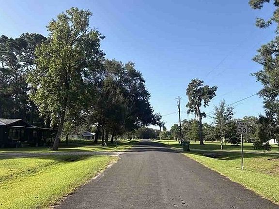 Exterior Neighborhood (street photo)