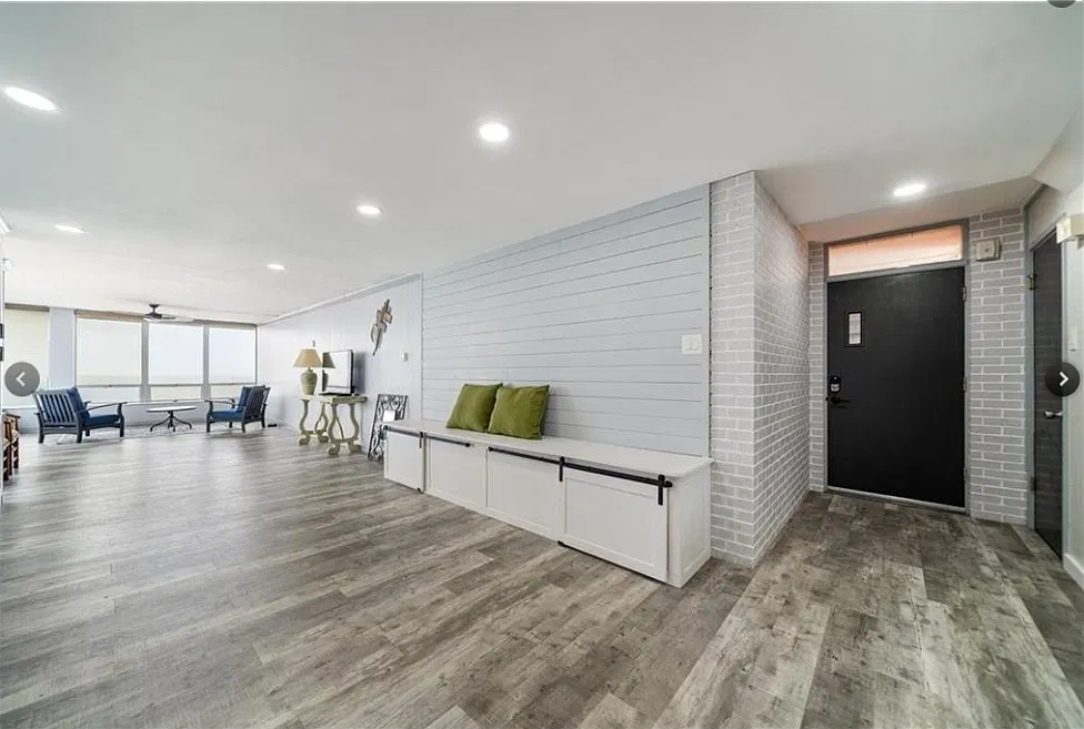 3 bed, 1420 sqft, $2,400 — Photo 2
