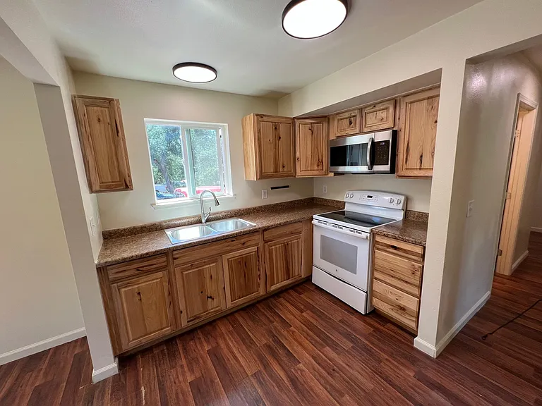 18300 Yosemite Rd #H — Photo 4