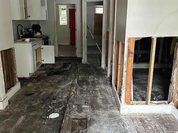 4th image of 325 Parkland Pl SE