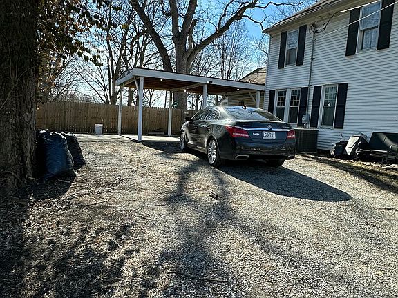 5th image of 610 E Arrow St