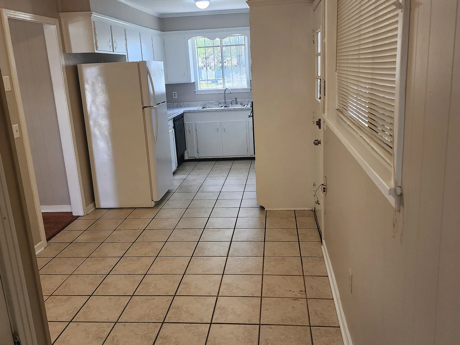 3 bed, 1247 sqft, $1,450 — Photo 4