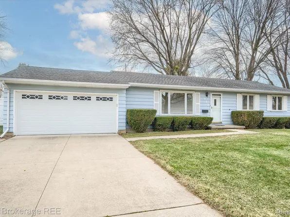 418 Windmill Point Dr, Flushing, MI 48433