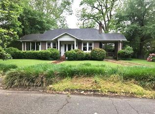 204 Garrison St, Leland, MS 38756