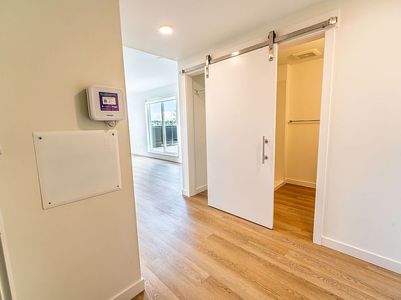 5th image of 4201 Stone Way N #207