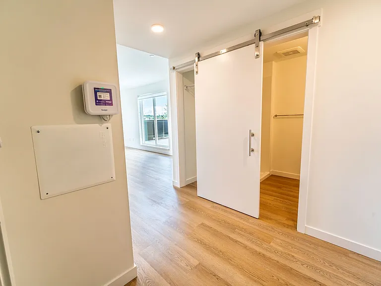 Stone Row Apartments — Photo 13
