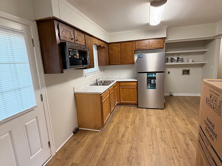 313 Kingston Rd — Photo 13