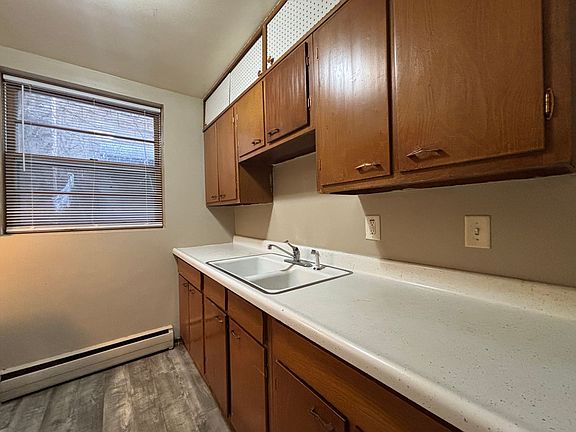 5th image of 701 3rd St E APT 5