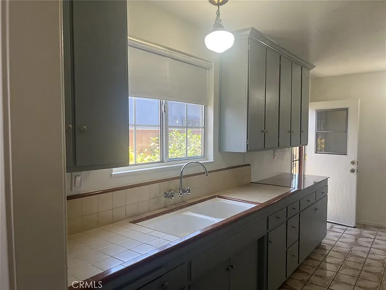 536 Sandsprings Dr — Photo 10