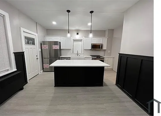 6400 Oxford Ave — Photo 1