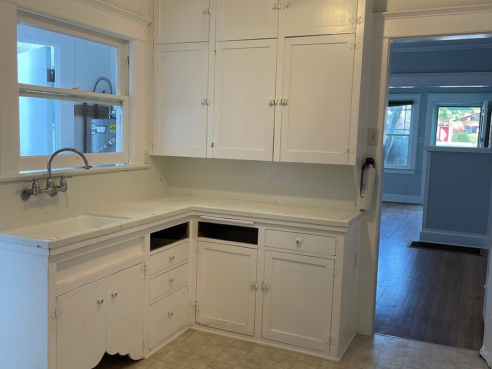 2nd image of 518 Rialto Ave #0