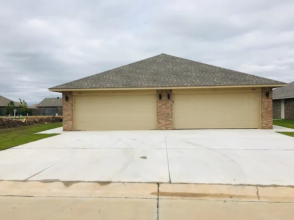 737 SW 13th St, Moore, OK 73160