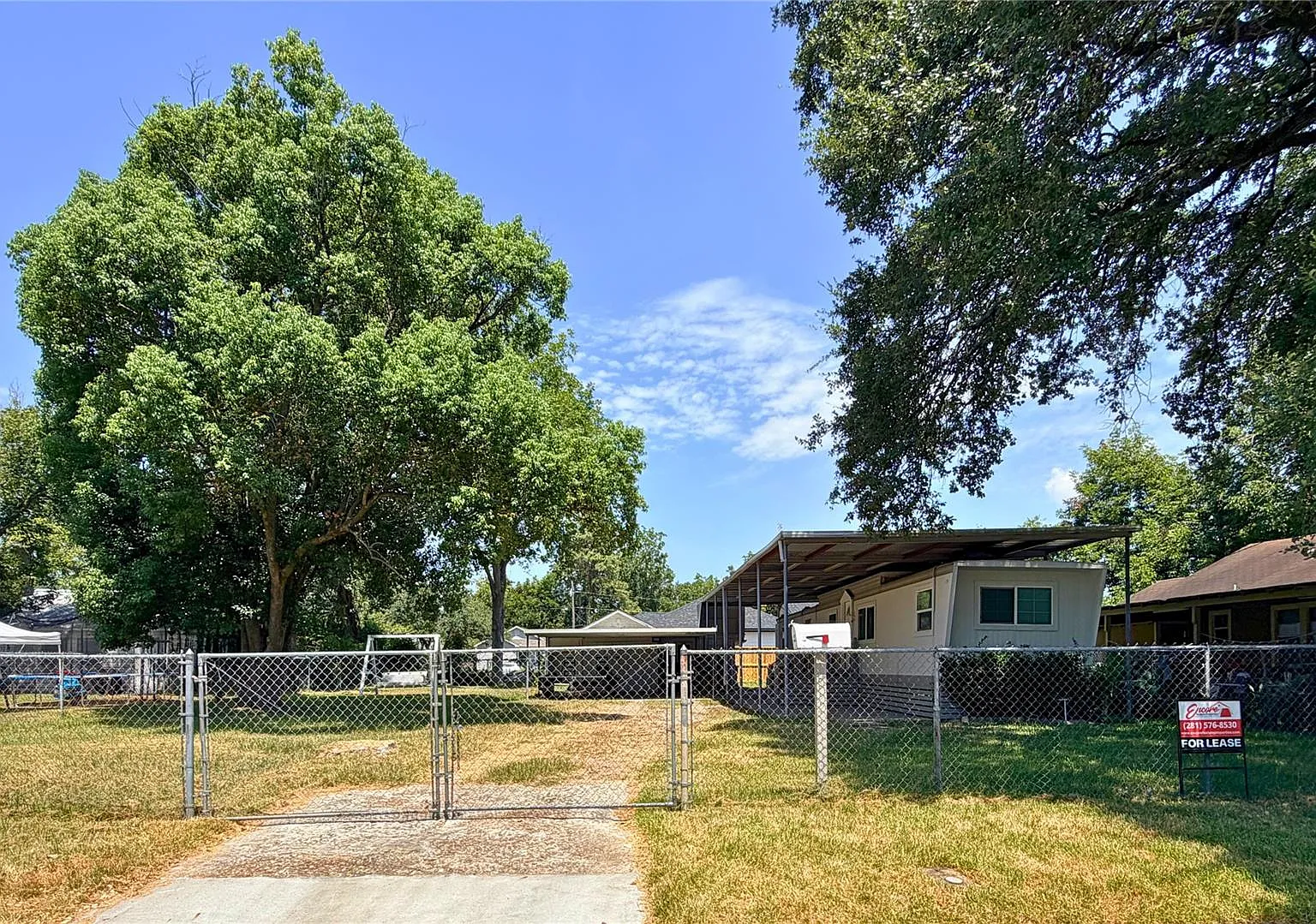 2 bed, 1.5 bath, 600 sqft, $1,300 — Photo 2
