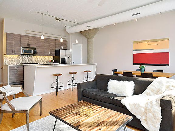 3rd image of 1158 W Armitage Ave APT 304