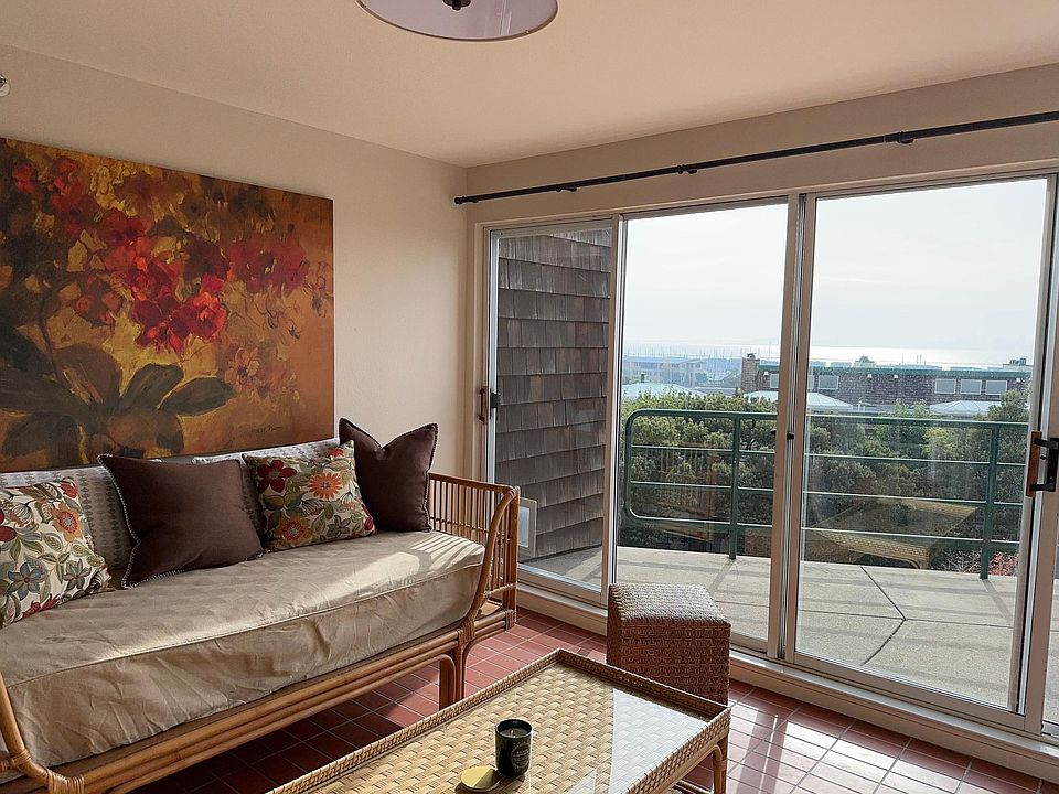Sunroom/Solarium with daybed with gorgeous views. Can be closed off with french doors for guests.