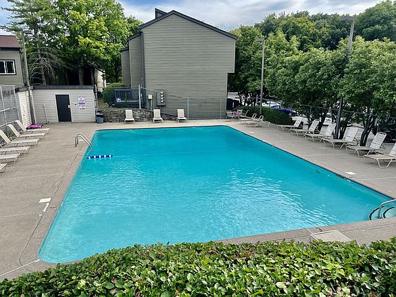 2nd image of 231 Summit Ridge Dr