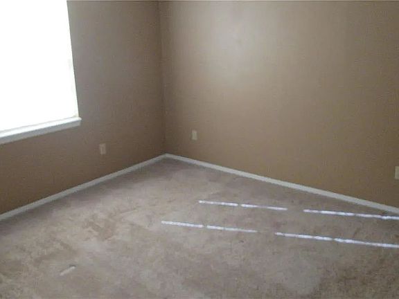 5th image of 503 W Grober St