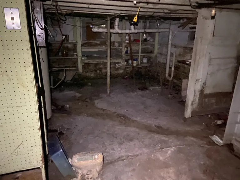 115 N Cherry St — Photo 23