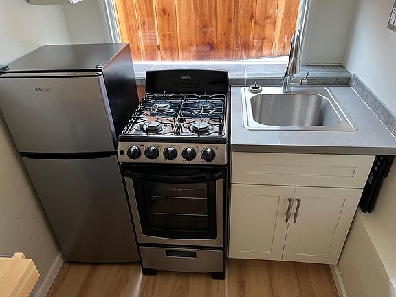 Kitchen, newly remodeled in 2019