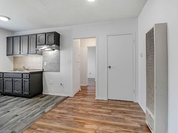 2nd image of 1110 W 94th St APT 1