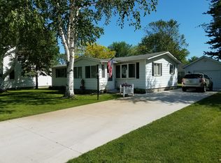 337 S Parkway Dr, Algonac, MI 48001