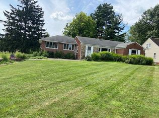 4534 Hillside Rd, Seven Hills, OH 44131