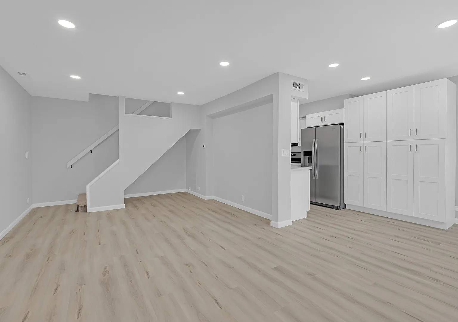2 bed, 1000 sqft, $2,200 — Photo 2