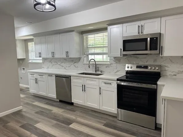 9169 Sharyn Dr, Conroe, TX 77384